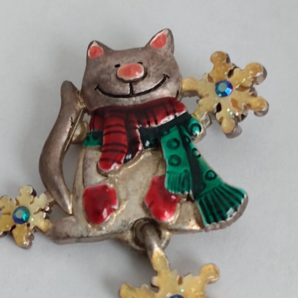 AJMC Cat Christmas Red Green Scarf Drop Snowflake Charm Lapel Brooch Pin